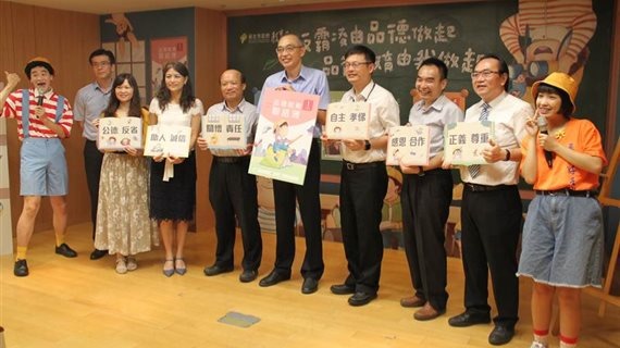 編輯團隊與謝副市長合影