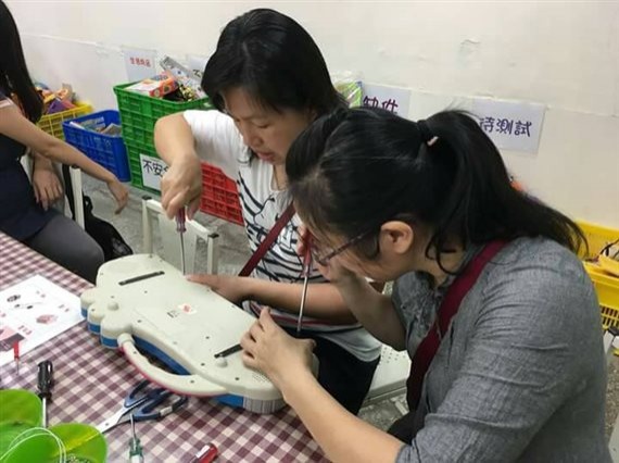 玩具醫生拆解玩具