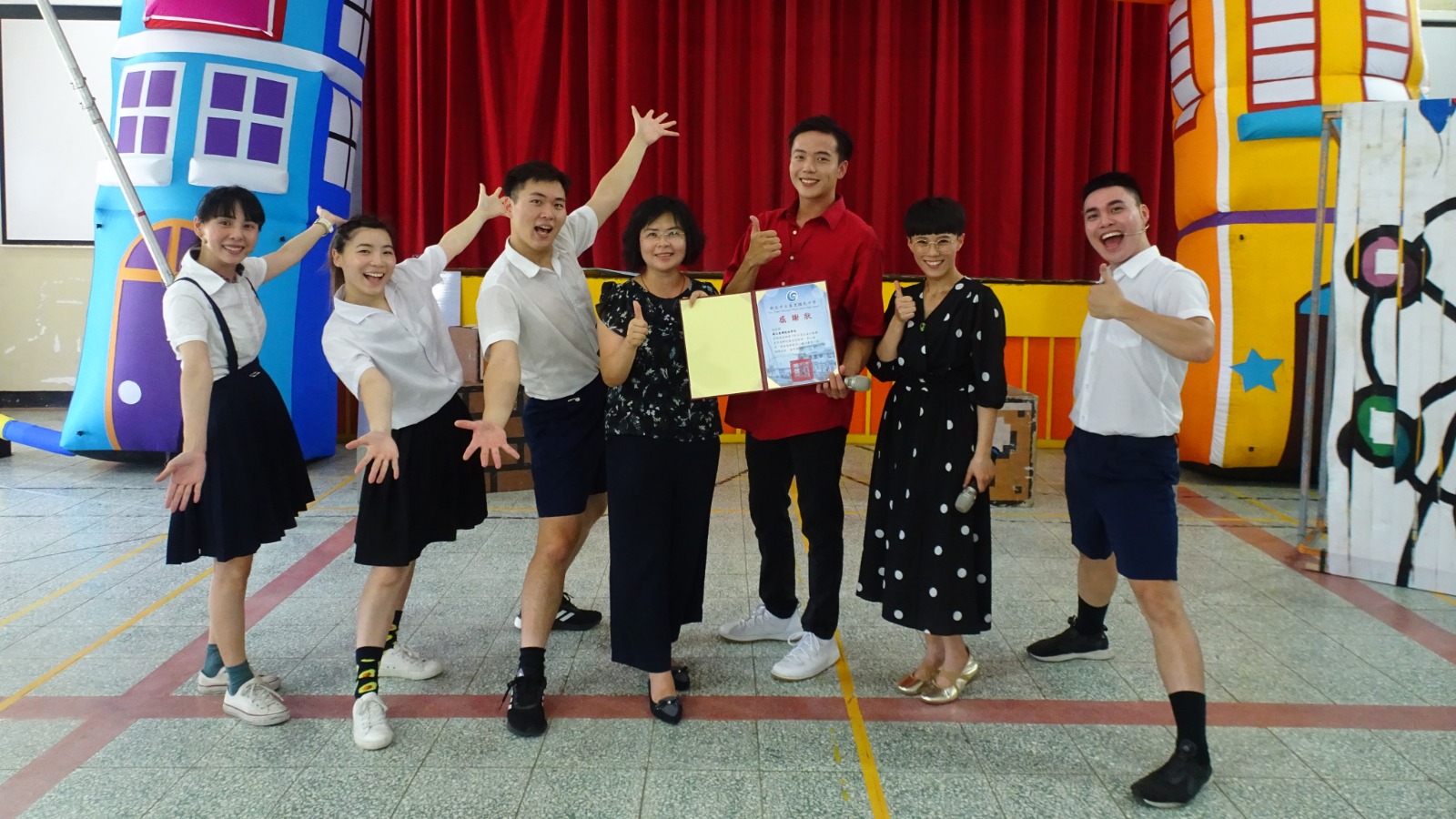 109年6月於萬里國中演出反毒舞臺車
