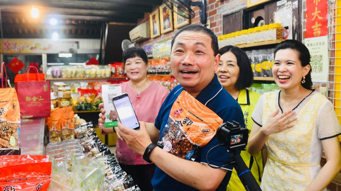市長親自至商圈示範新生活消費運動