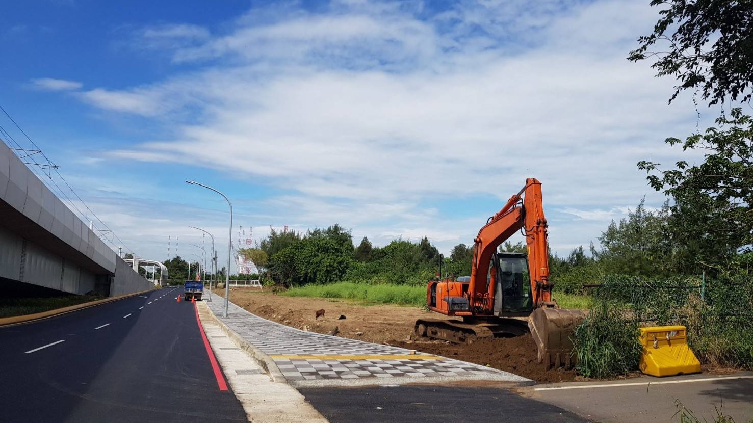 11號計畫道路人行道旁整地