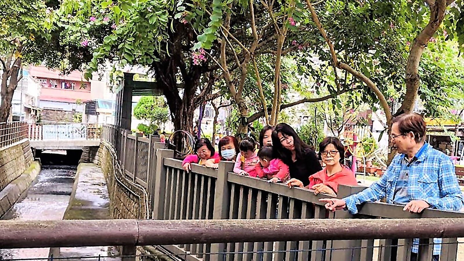 瓦磘溝河畔散步時光走讀