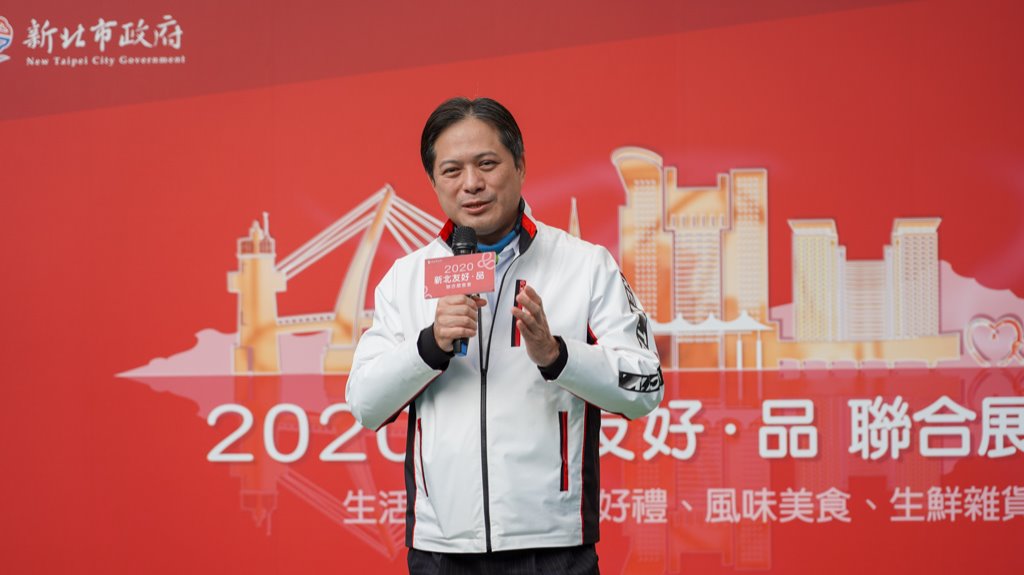 吳明機副市長致詞,表示希望大家多多支持新北特色商品,共同攜手推動地方產業。