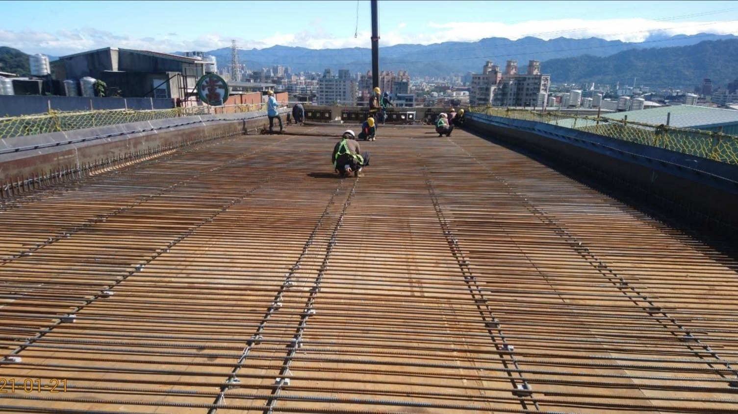 鶯歌鶯桃路P10-2122場撐橋面版鋼筋組立作業