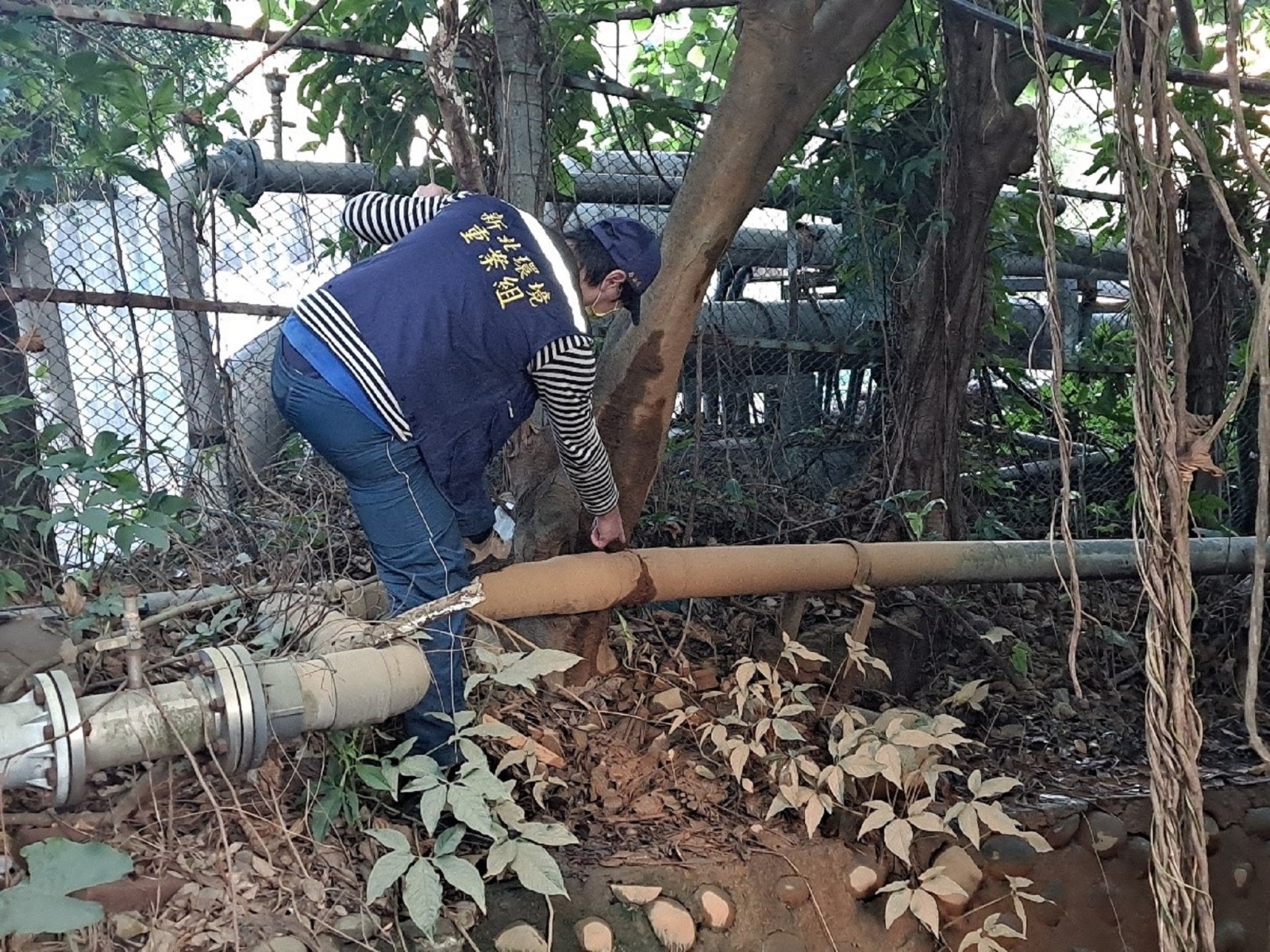 業者坦承該管線為其抽取地下水後沉澱池之廢(泥)水