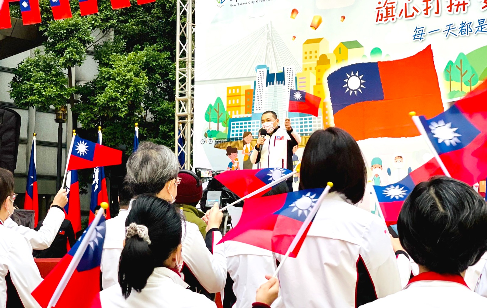 111年升旗典禮展現「旗心打拚 安居樂業」精神