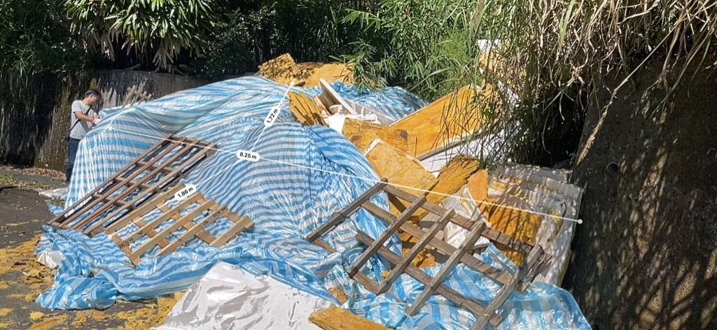 石碇橫坪山區遭非法棄置廢棄泡棉