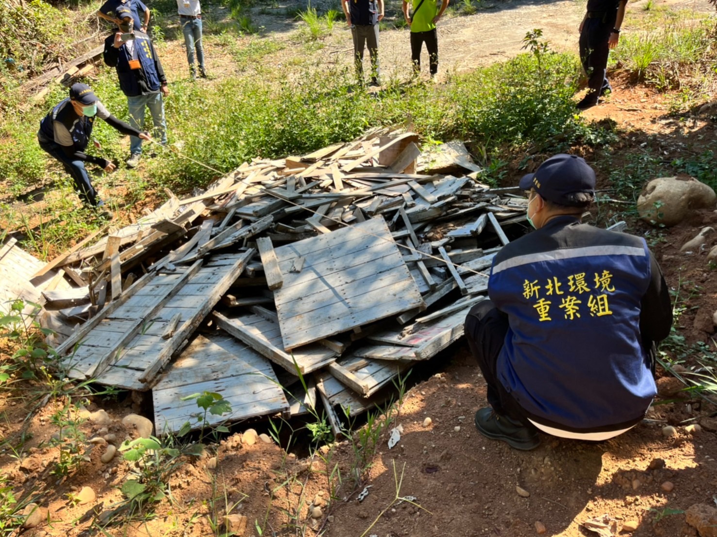非法業者於林口頂福山區堆置非法廢棄物