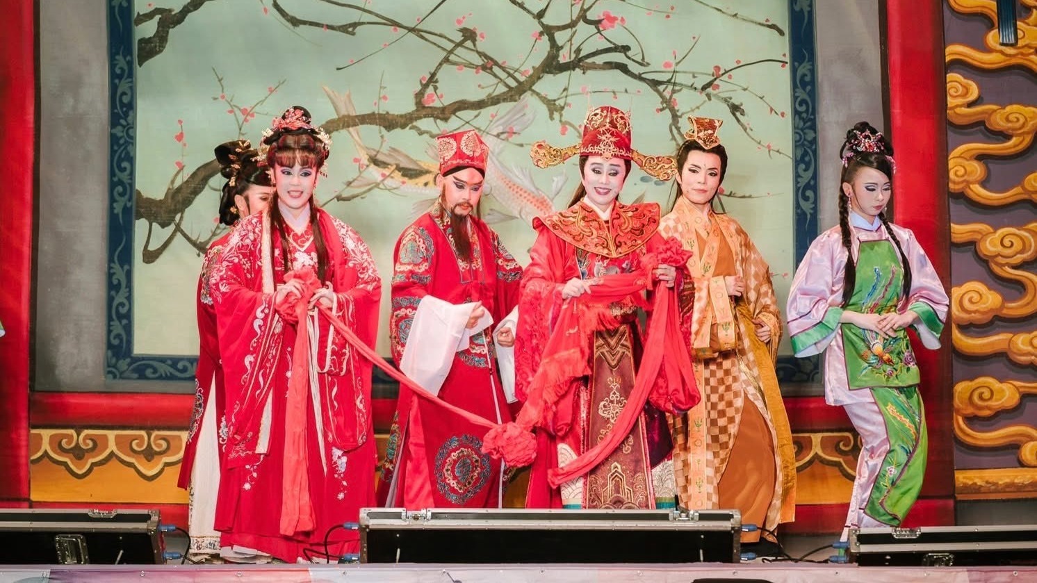 「明華園戲劇總團《濟公活佛之雪狐情》」之演出劇照。