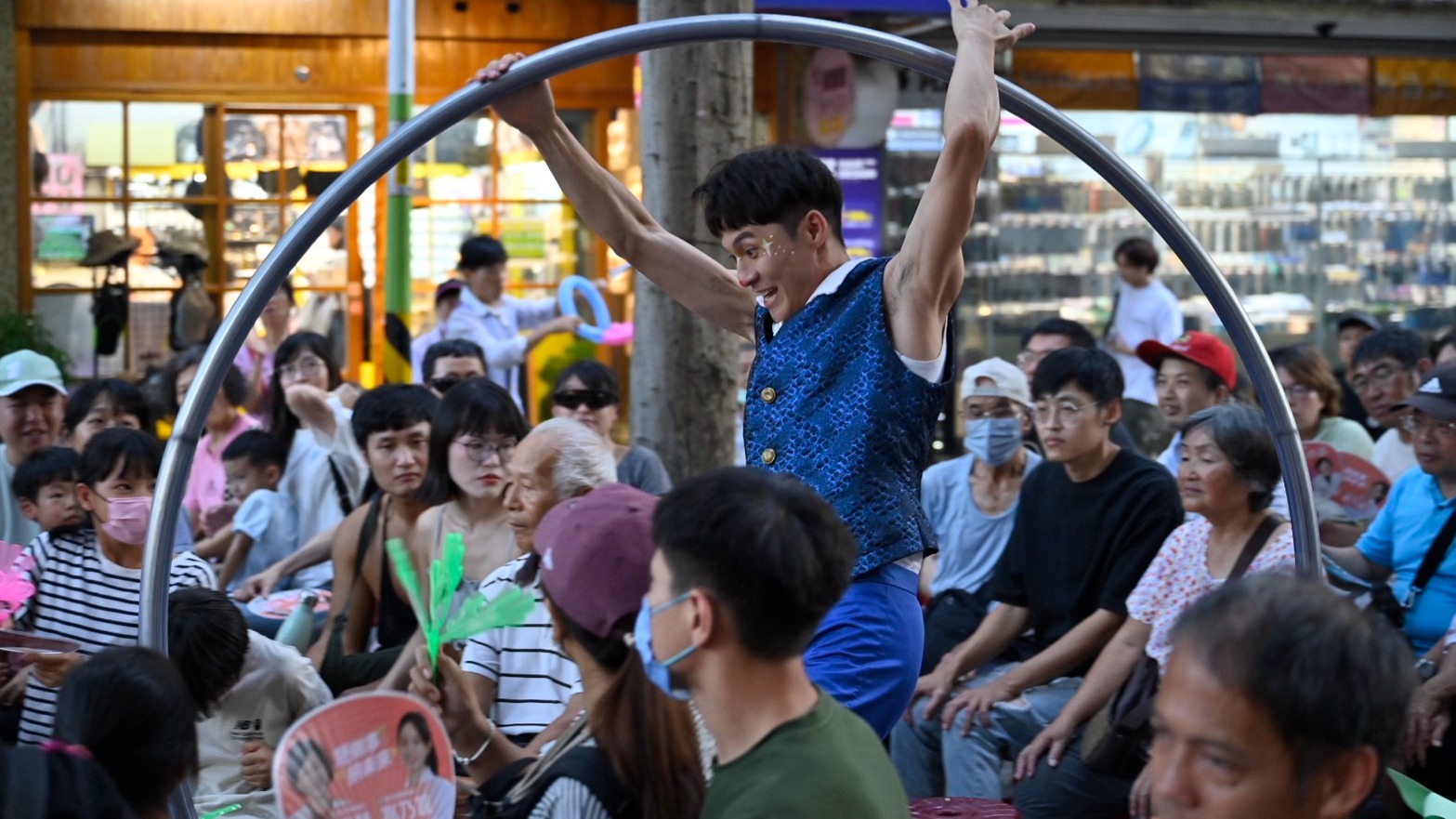 樹林場，由新北市傑出演藝團隊—「馬戲之門」帶來精采的馬戲表演！
