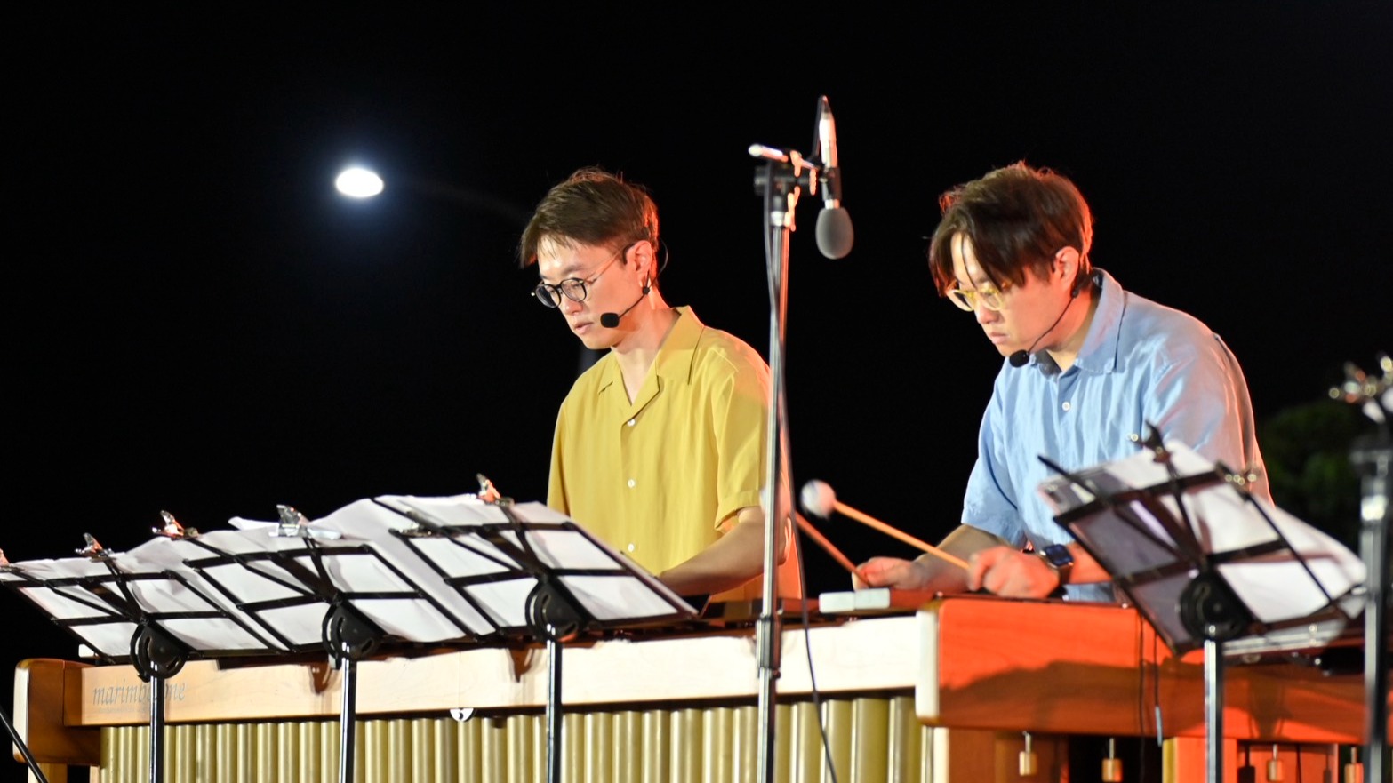 淡水場，由新北市傑出演藝團隊—「雙子打繫樂團」簡任廷、簡任佑二位老師合奏一曲。