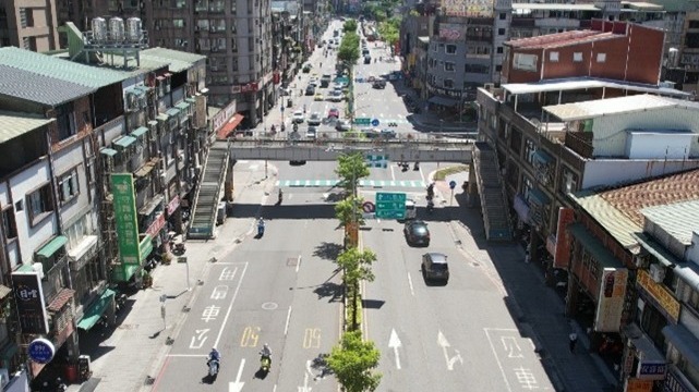 新莊區龍鳳陸橋拆除前