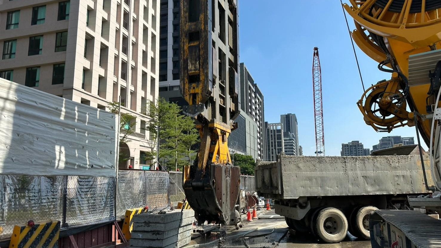 出土段連續壁C3-86抓掘
