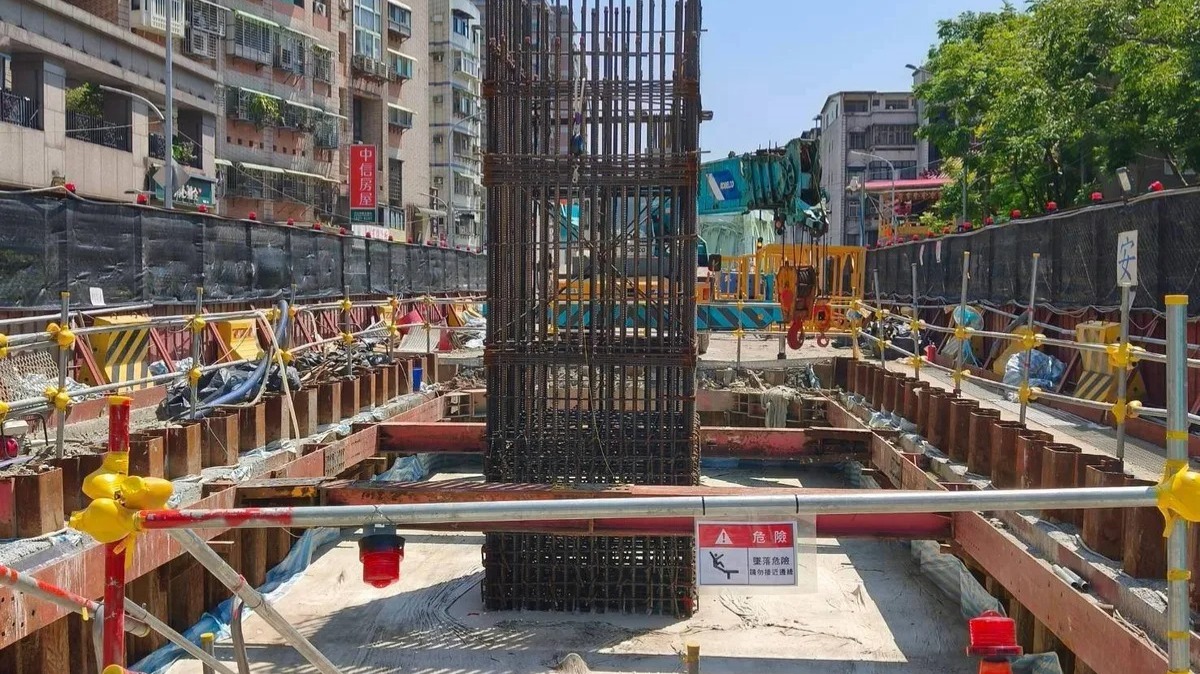 P12-4 柱鋼筋綁紮及接地棒焊接
