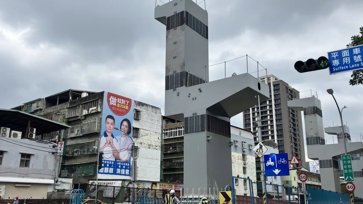 P1505下行線帽樑吊裝完成